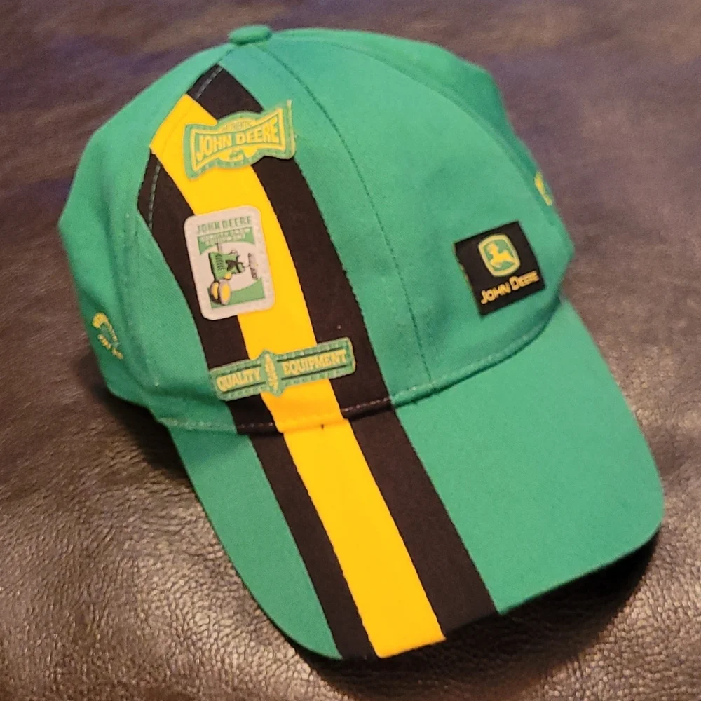 John Deere hat adjustable kid size Excellent condition